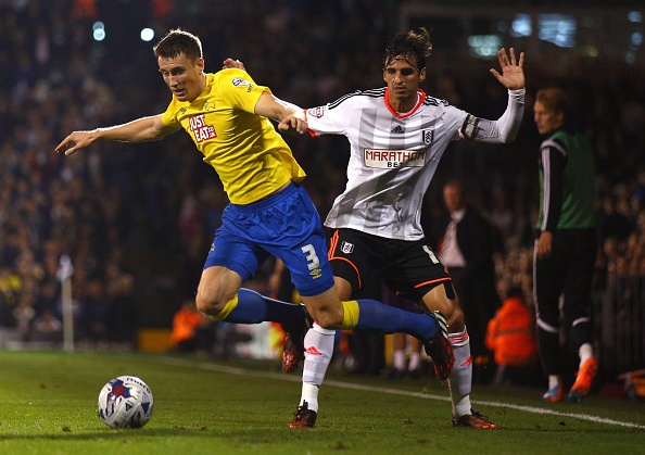 Ban thang tu cham phat goc cua Bryan Ruiz hinh anh