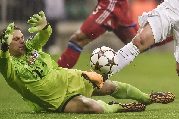 Neuer cuu thua an tuong vong 11 Bundesliga hinh anh