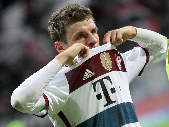 Muller ghi ban an tuong vong 11 Bundesliga hinh anh
