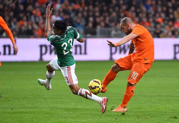 Pha sut xa tuyet dep cua Wesley Sneijder hinh anh