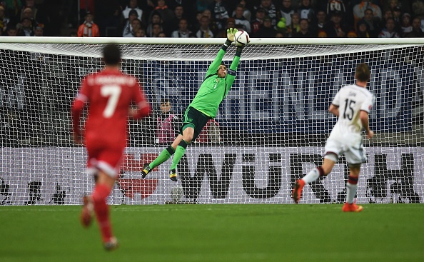 Nhung pha can pha an tuong cua Manuel Neuer nam 2014 hinh anh