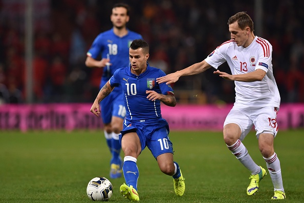 Pha da phan luoi nha giup Italy gianh chien thang hinh anh