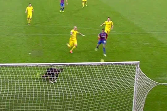 Liverpool bat ngo bi doi chu nha san bang ty so hinh anh