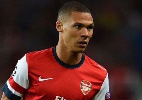 Pha da phan luoi nha cua Kieran Gibbs hinh anh