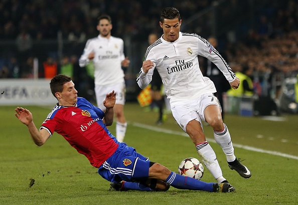 Man trinh dien cua Ronaldo truoc Basel hinh anh