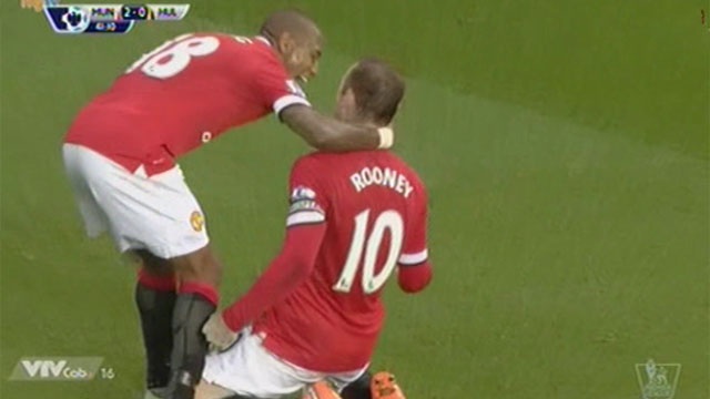 Rooney dut diem 1 cham tuyet dep nang ty so len 2-0 hinh anh