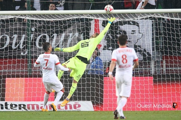 Pha bay nguoi cuu thua an tuong nhat vong 15 Ligue 1 hinh anh