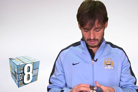 David Silva tro tai xep rubic hinh anh