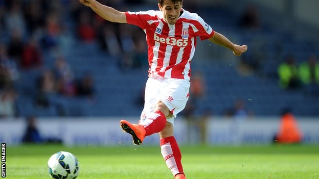 Bojan Krkic nang ty so len 2-0 cho Stoke hinh anh
