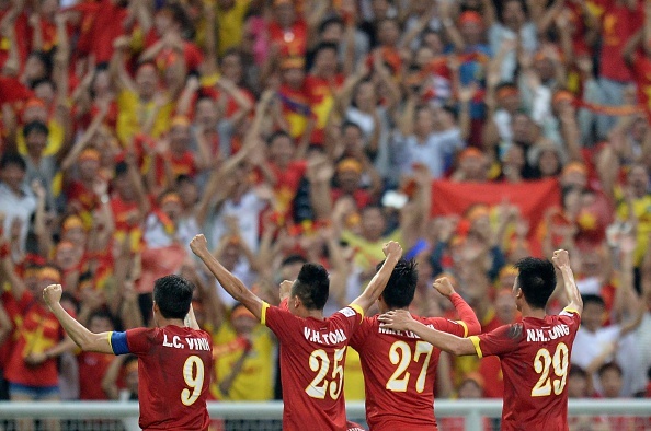 The thao chao buoi sang 8/12: Tam diem Malaysia vs Viet Nam hinh anh