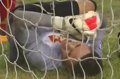 Pha cuu thua phut cuoi cua thu mon Nguyen Manh hinh anh