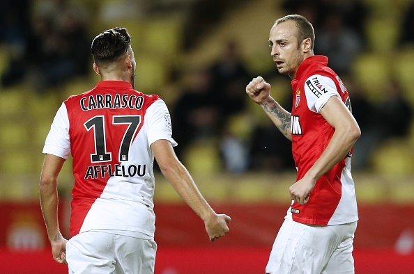 Ban thang dep nhat vong dau cua Berbatov hinh anh