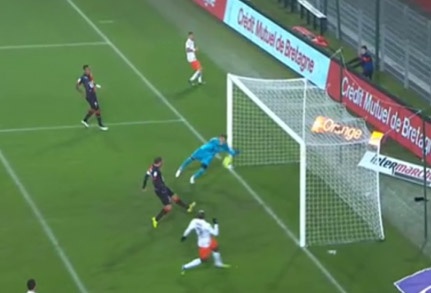 Pha cuu thua suat sac vong 17 Ligue 1 hinh anh