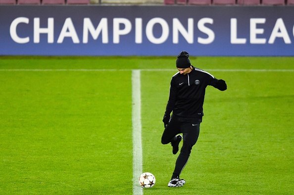 Ibrahimovic su dung tuyet ky rabona tren san tap hinh anh