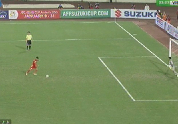 Cong Vinh lanh lung ghi ban thang tren cham 11 m hinh anh