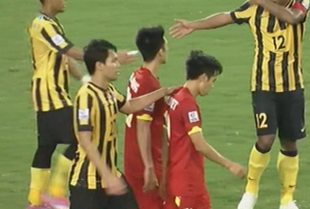 Doi Malaysia an mung truoc noi buon cua tuyen Viet Nam hinh anh