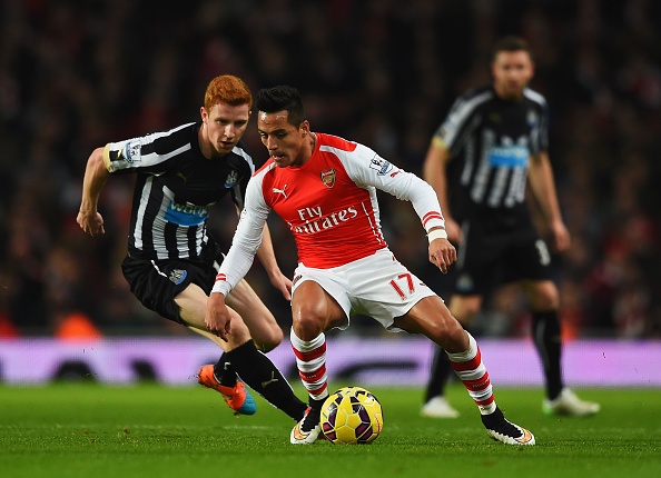 Alexis Sanchez lam kho hang phong ngu Newcastle hinh anh