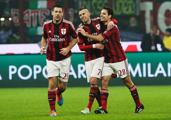 Hai ban thang cua AC Milan truoc Napoli hinh anh