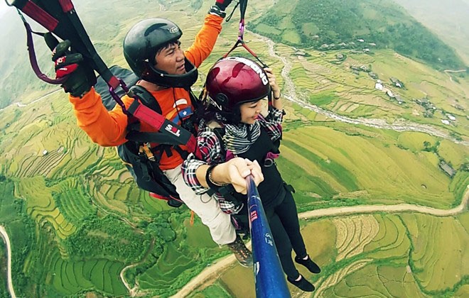 Nguoi dep VTV Cab choi du luon hinh anh