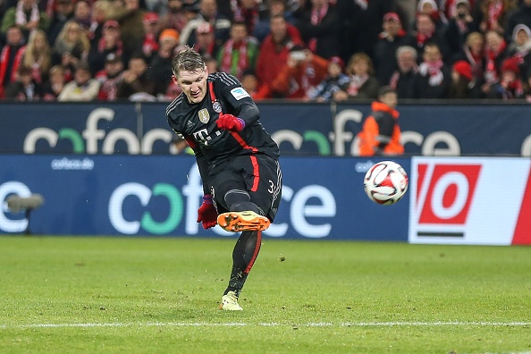 Sieu pham da phat cua Schweinsteiger hinh anh