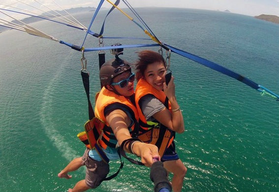 MC xinh dep gay sot mang voi cac tro choi mao hiem hinh anh