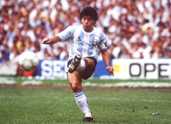 10 duong kien tao cua Maradona trong mau ao Argentina hinh anh