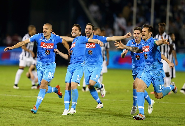 Tran chung ket sieu kich tinh giua Juventus va Napoli hinh anh