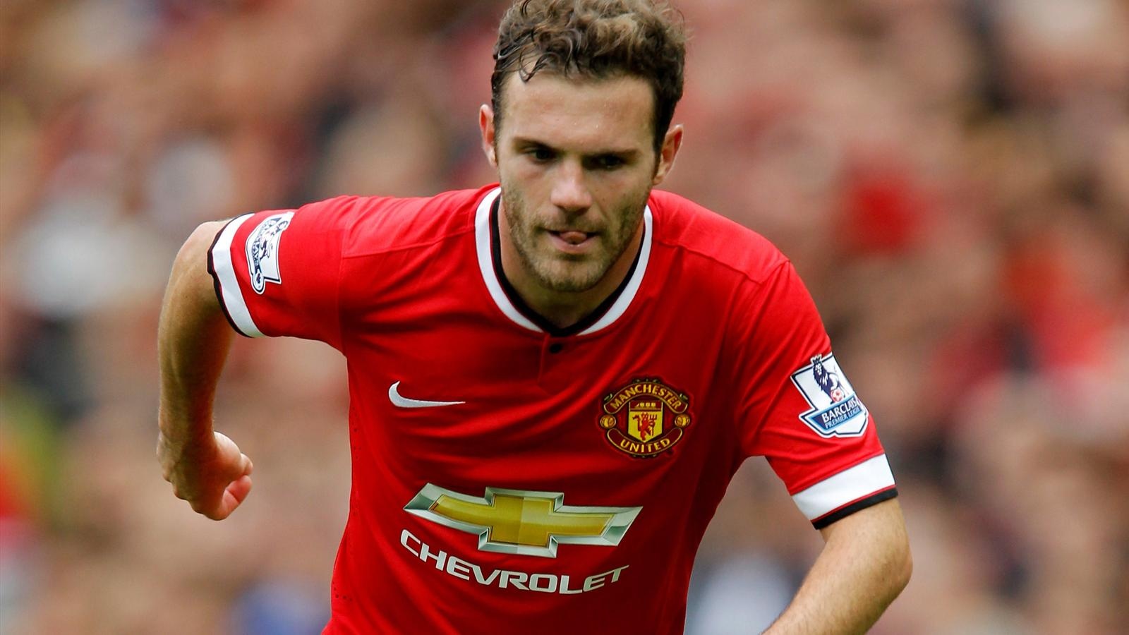 05. Juan Mata - Ở mùa giải năm nay, đã có lúc người ta tưởng rằng Juan Mata sẽ phải ra đi, tuy nhiên tiền vệ nhỏ con người Tây Ban Nha đã chứng tỏ được giá trị của mình