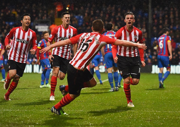 Crystal Palace 1-3 Southampton: Tro lai top 4 hinh anh