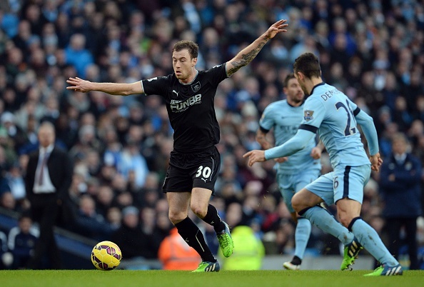 Khan dai Etihad cam lang truoc ban go hoa cua Barnes hinh anh