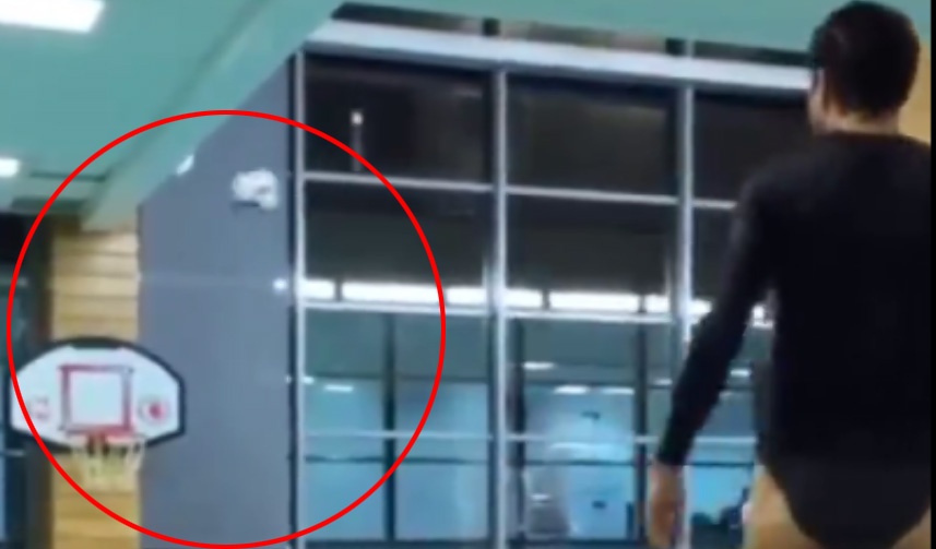 Fabregas tro tai sut bong vao ro o be boi hinh anh