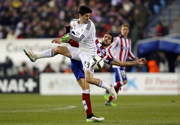 Pha danh got chuyen bong dieu nghe cua Isco hinh anh