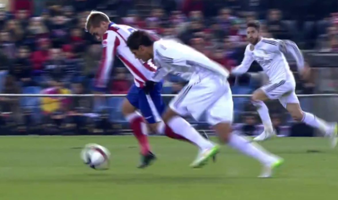 Bat ngo voi pha but toc cua Varane hinh anh