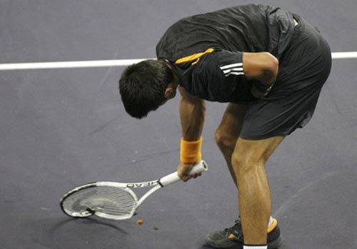 Djokovic dap vot vi cu smashes cua Karlovic hinh anh