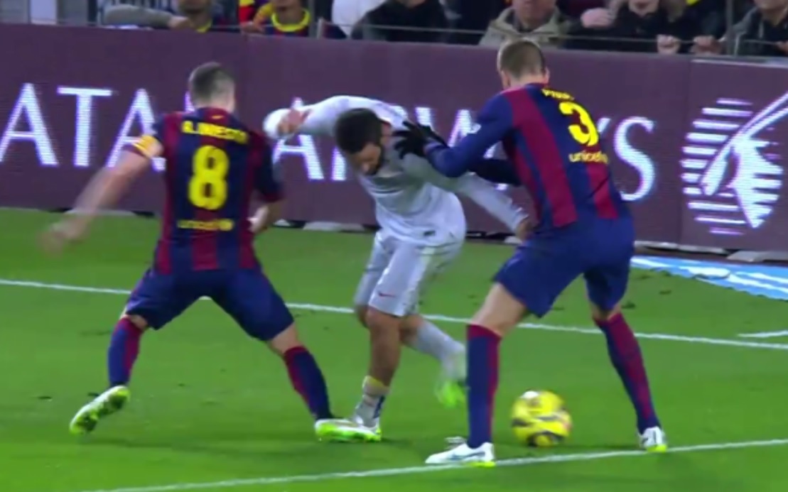 Pique thanh ga he sau pha xo hang cua Arda Turan hinh anh