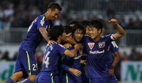 Hoang Thien ghi ban sau duong chuyen cua Xuan Truong hinh anh