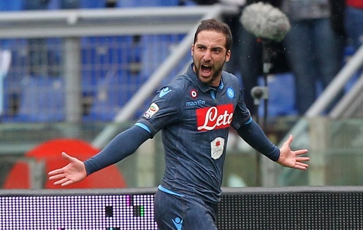 Ban thang o goc cuc hep cua Higuain hinh anh