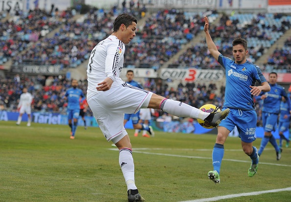Ronaldo thi dau bung no truoc Getafe hinh anh