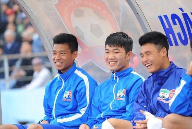 Nhung diem nhan vong 4 V. League 2015 hinh anh