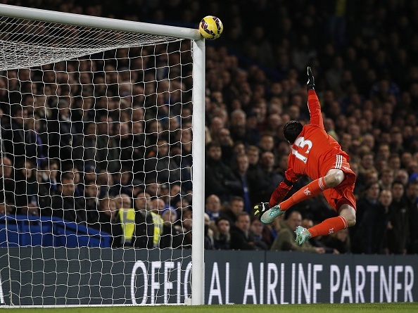 Nhung pha cuu thua xuat than cua Thibaut Courtois o Chelsea hinh anh