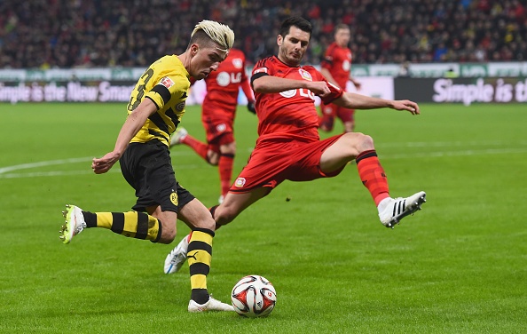 Pha xoay compa nhu Zidane cua sao Dortmund hinh anh