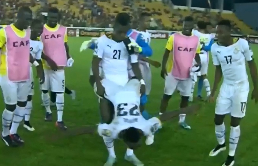 Man an mung quai di cua cau thu Ghana hinh anh