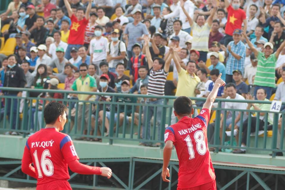 Pha nga ban den tuyet dep cua Van Thang vao luoi HAGL hinh anh