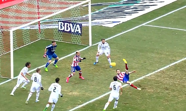 Pha nga ban den lam tung luoi Real dep nhat vong 22 La Liga hinh anh