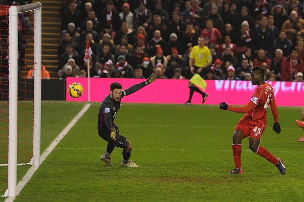 Ban thang dau tien o NH Anh cua Balotelli hinh anh