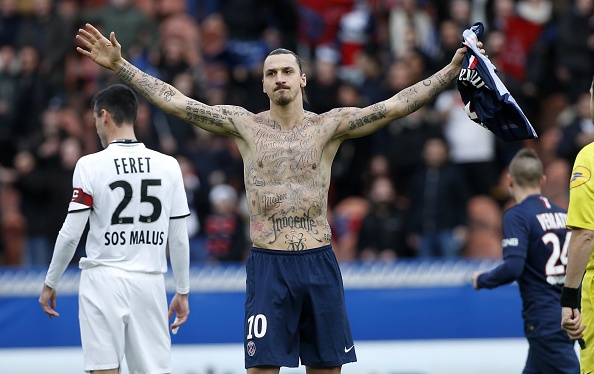 PSG 2-2 Caen: Ibrahimovic dung kung-fu ghi ban hinh anh