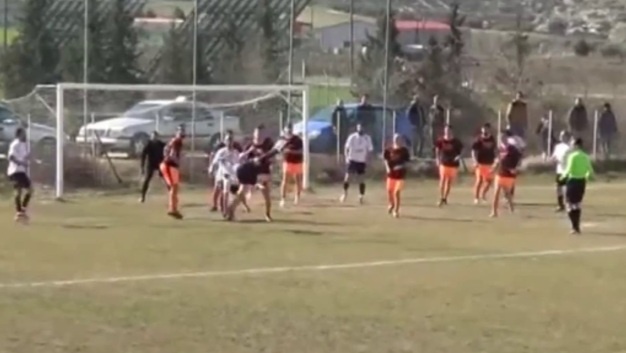 Sieu pham nga ban den cua cau thu nghiep du hinh anh