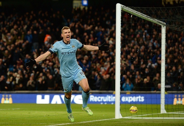 Dzeko lap cong sau pha kien tao cua Aguero hinh anh