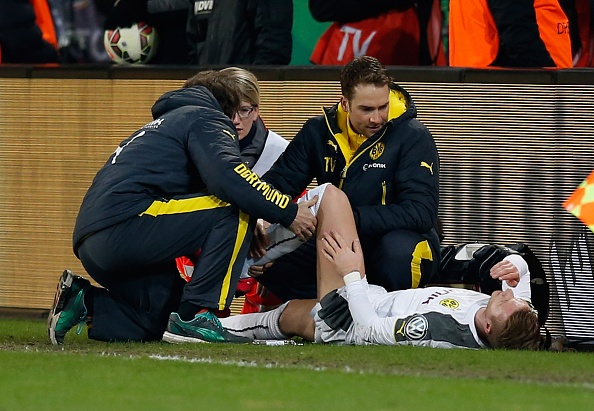 Pha bong dan den chan thuong cua Marco Reus hinh anh