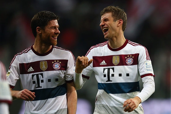 Pha sut phat tuyet dep cua Alonso go hoa cho Bayern hinh anh